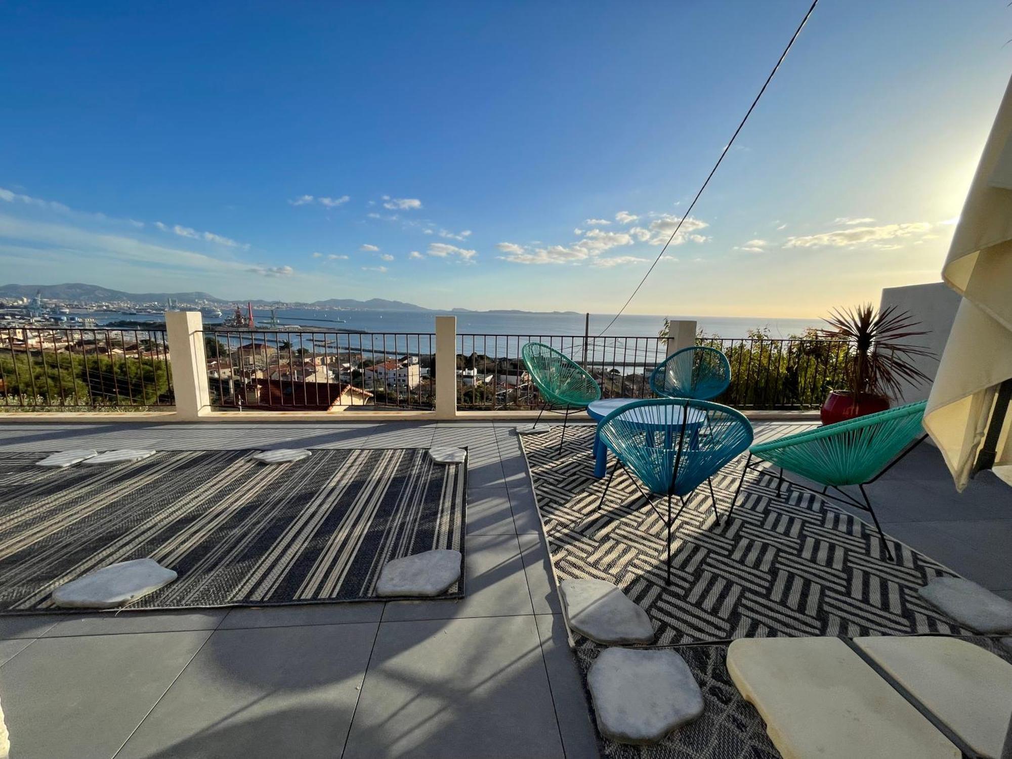 Superbe Terrasse Avec Vue Panoramique Sur La Mer Marseille Exterior photo